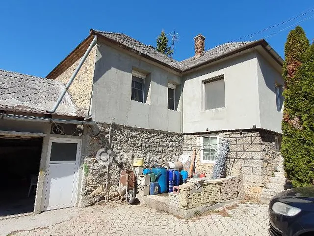 Eladó ház Úrkút 92 nm