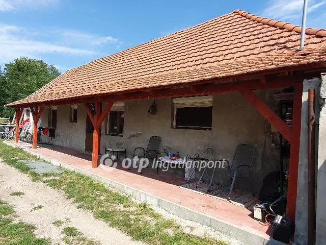 Eladó ház Devecser, Csendes 71 nm