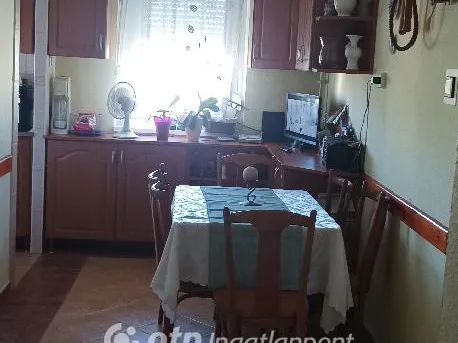 Eladó lakás Ajka 87 nm
