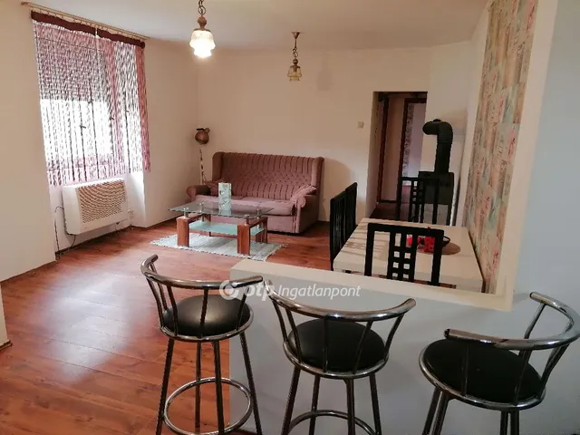 Eladó lakás Devecser 61 nm