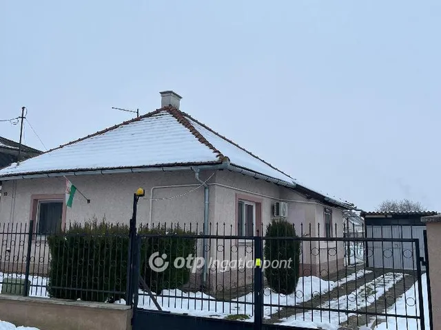 Eladó ház Ajka 66 nm