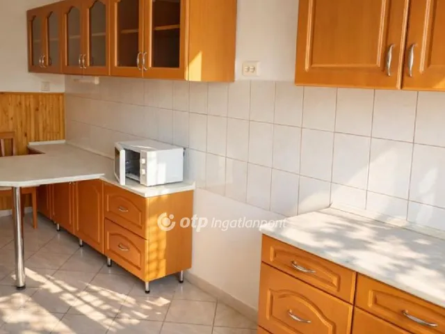 Eladó lakás Ajka 98 nm