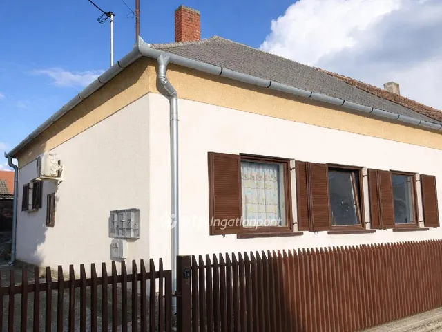 Eladó ház Ajka, Padragkút 68 nm