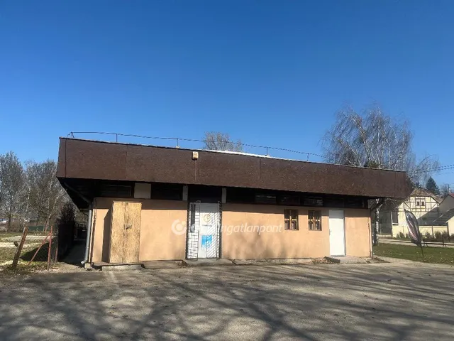Eladó kereskedelmi és ipari ingatlan Ajka 200 nm