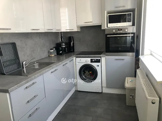 Eladó lakás Ajka 87 nm