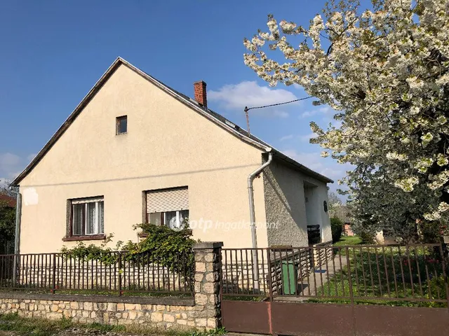 Eladó ház Nyirád 102 nm