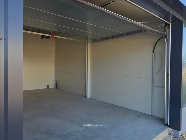 Eladó garázs Ajka 25 nm