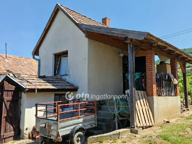 Eladó telek Somlószőlős 1100 nm