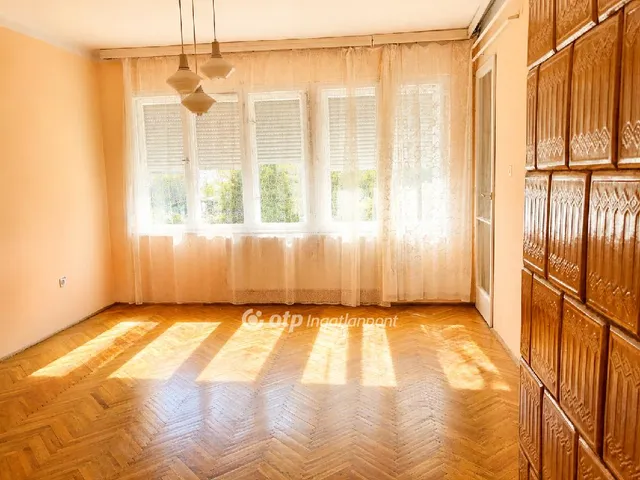 Eladó lakás Ajka 84 nm