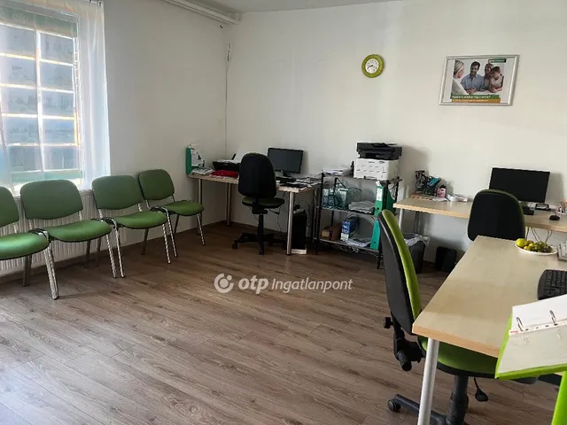 Eladó kereskedelmi és ipari ingatlan Ajka 34 nm