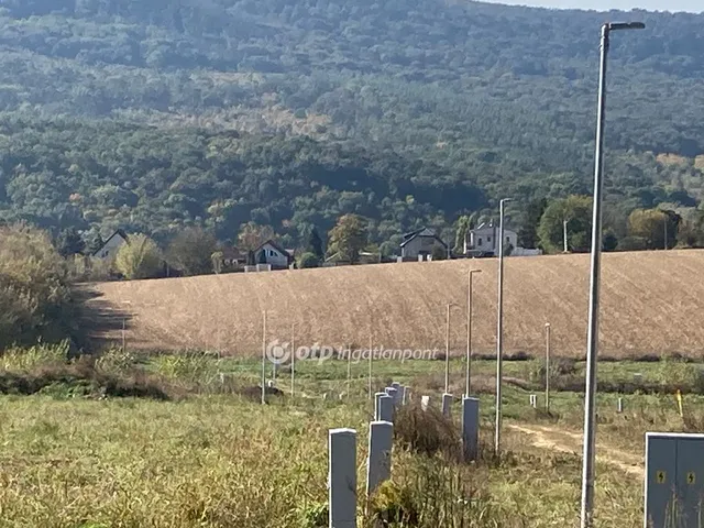 Eladó telek Üröm, lakópark 862 nm