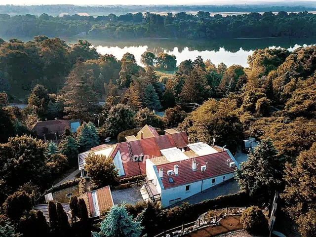 Eladó kereskedelmi és ipari ingatlan Leányfalu 744 nm