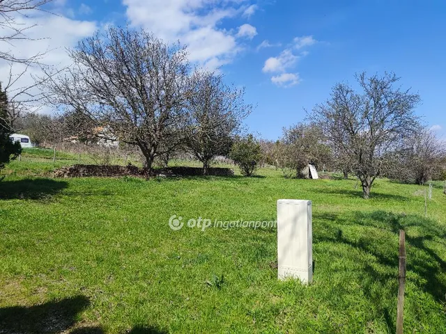 Eladó telek Ábrahámhegy, Üdülő övezet. 1400 nm