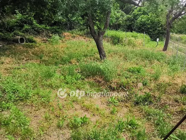 Eladó telek Lesenceistvánd 277 nm