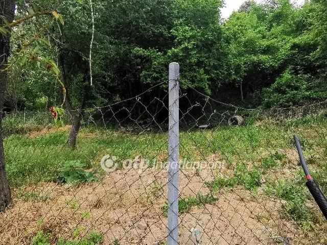 Eladó telek Lesenceistvánd 277 nm