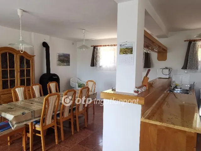 Eladó ház Tihany, panorámás, csendes 221 nm
