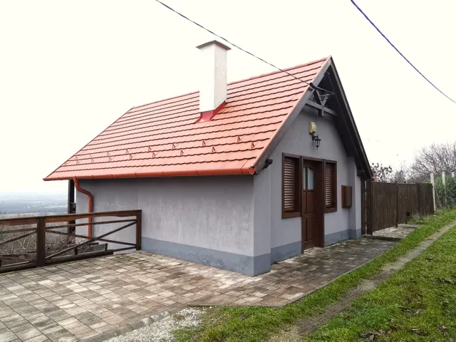 Eladó üdülő és hétvégi ház Monoszló 50 nm