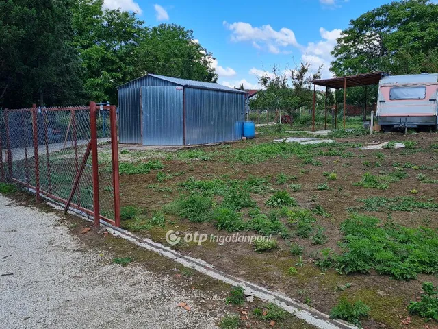 Eladó telek Ábrahámhegy 610 nm