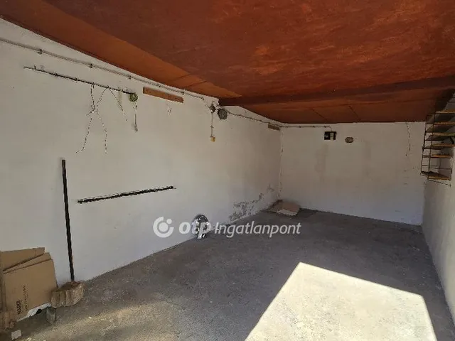 Eladó garázs Tapolca 14 nm