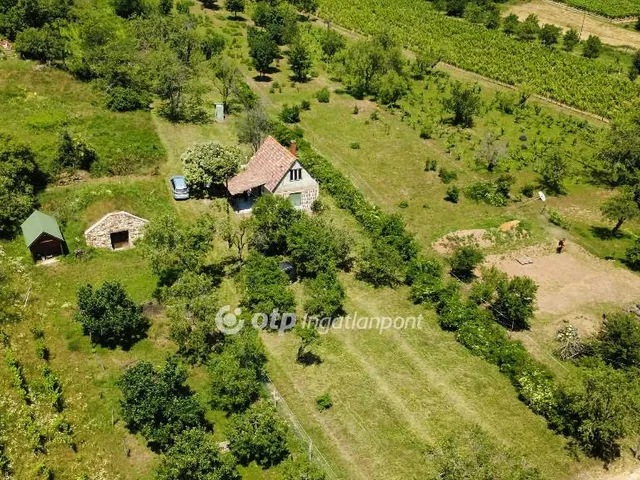 Eladó mezőgazdasági ingatlan Köveskál 1232 nm