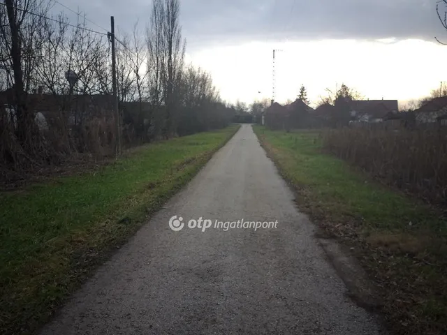 Eladó telek Jászárokszállás, strandtól 500 m 717 nm