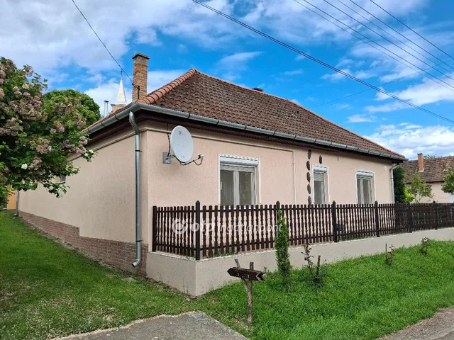 Eladó ház Cserháthaláp 146 nm