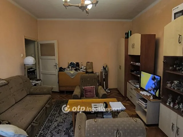 Eladó lakás Salgótarján, Vásártér 33 nm