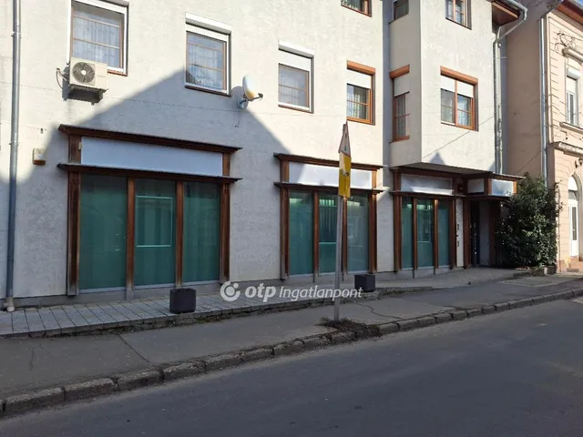 Eladó kereskedelmi és ipari ingatlan Balassagyarmat 291 nm