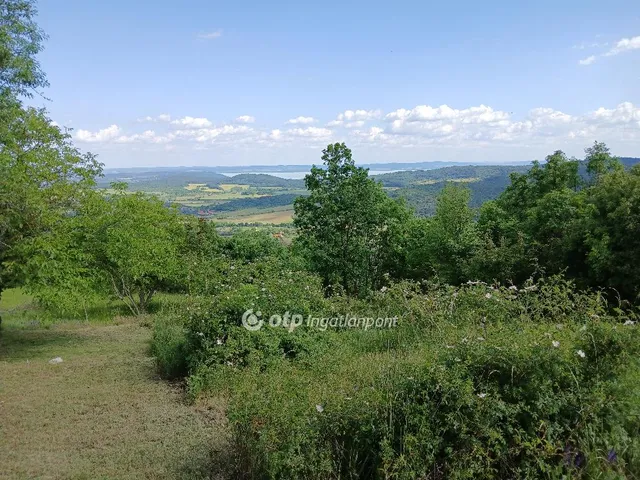 Eladó telek Pécsely 3238 nm