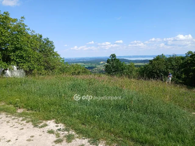 Eladó telek Pécsely 3238 nm
