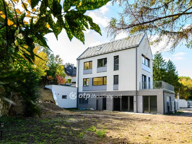 Eladó lakás Budapest II. kerület, Hűvösvölgy 230 nm