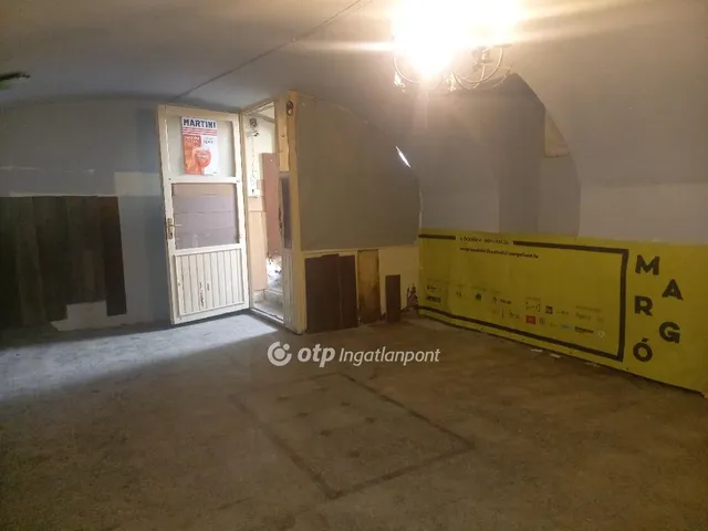 Eladó kereskedelmi és ipari ingatlan Budapest VII. kerület 33 nm