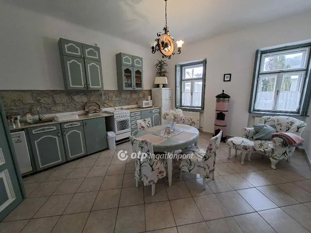 Eladó ház Szomolya 164 nm