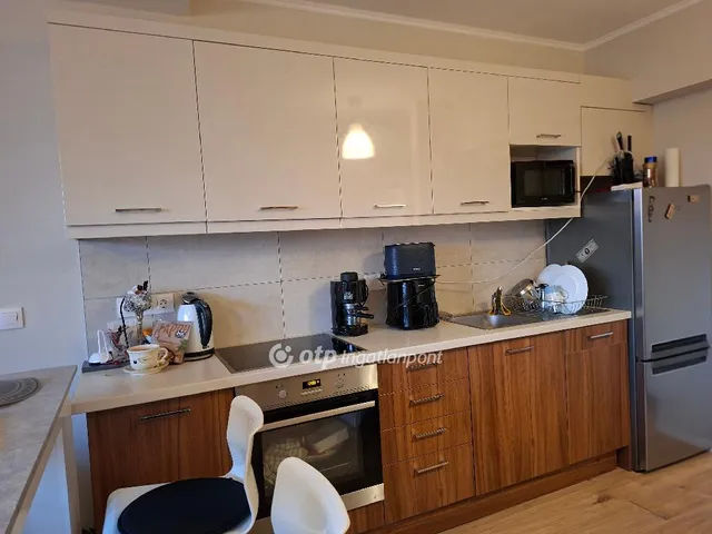 Eladó kereskedelmi és ipari ingatlan Budapest XVI. kerület 33 nm