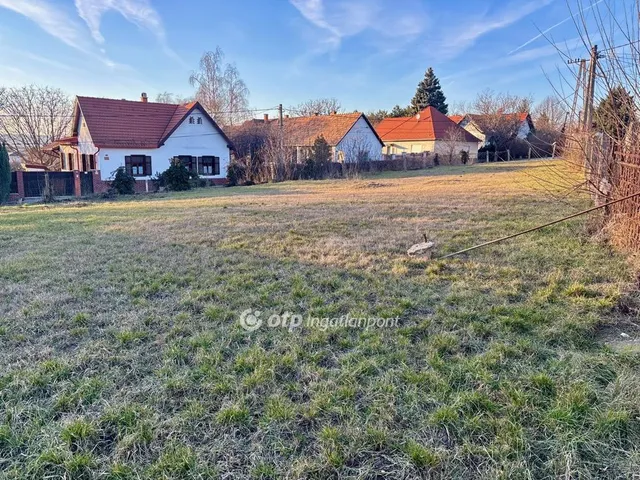 Eladó telek Budajenő 860 nm