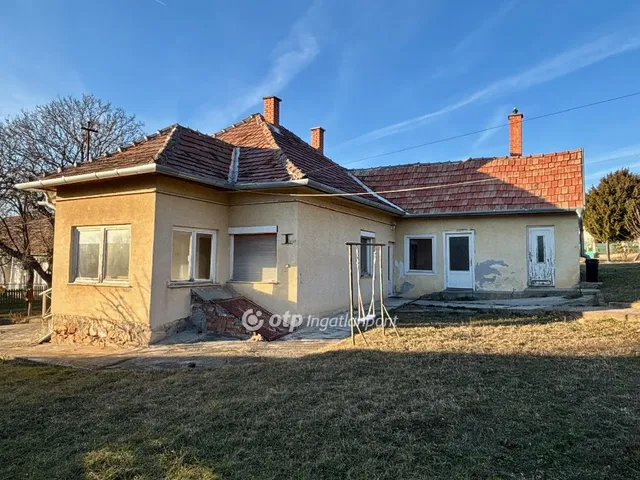 Eladó telek Budajenő 859 nm