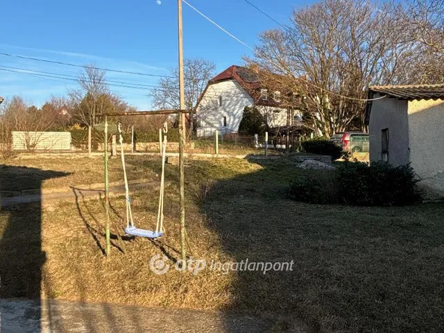 Eladó telek Budajenő 859 nm