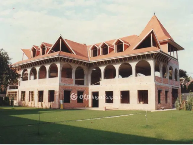 Eladó kereskedelmi és ipari ingatlan Budapest XVI. kerület, Sashalom 1980 nm