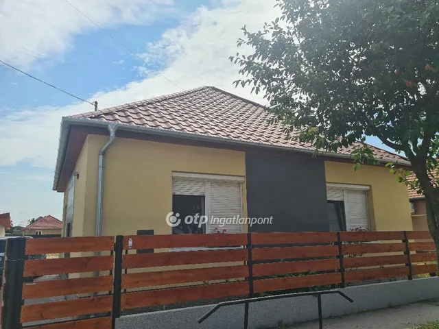 Eladó ház Törtel 90 nm