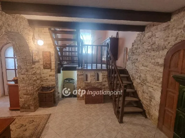 Eladó ház Üröm 240 nm