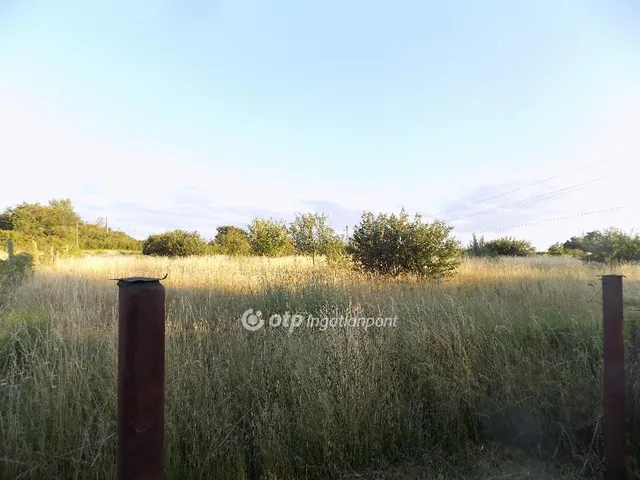 Eladó telek Üröm 12351 nm