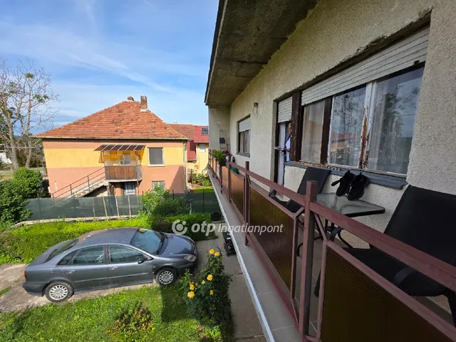 Eladó ház Üröm 240 nm