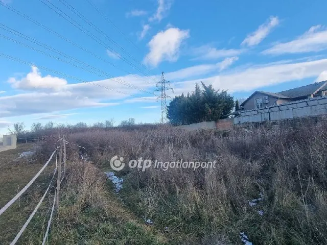 Eladó telek Üröm 988 nm