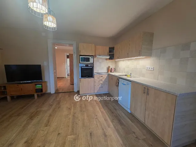 Eladó ház Üröm 100 nm