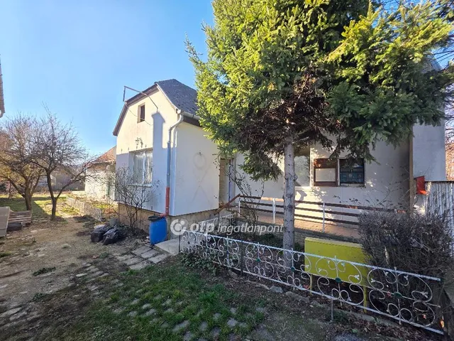 Eladó ház Üröm 100 nm