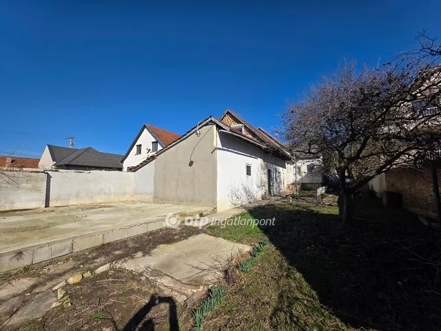 Eladó ház Üröm 100 nm