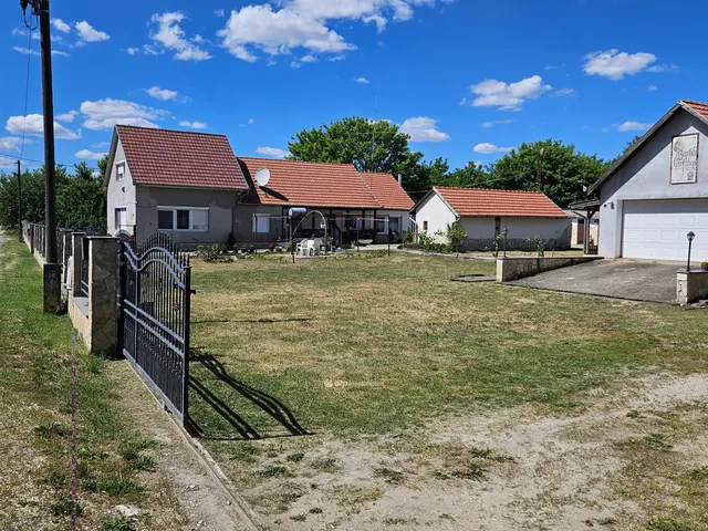 Eladó kereskedelmi és ipari ingatlan Nyáregyháza 2000 nm