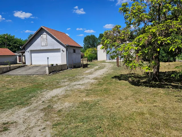 Eladó kereskedelmi és ipari ingatlan Nyáregyháza 2000 nm