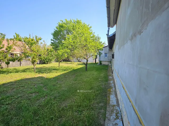 Eladó kereskedelmi és ipari ingatlan Nyáregyháza 2000 nm