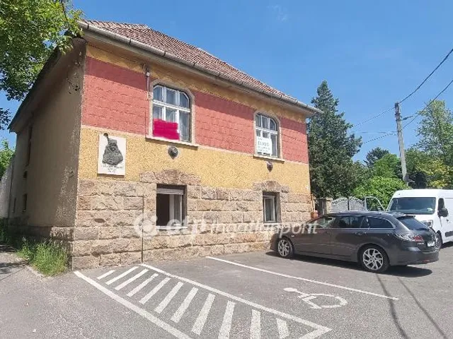 Eladó ház Üröm 150 nm